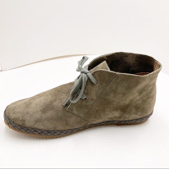 {Aetrex} Addison Suede Lace-Up Sneaker Booties - Picture 3 of 16